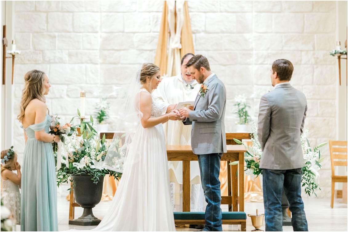 Park 31 Wedding in Spring Branch, Texas by Gaby Caskey Photography